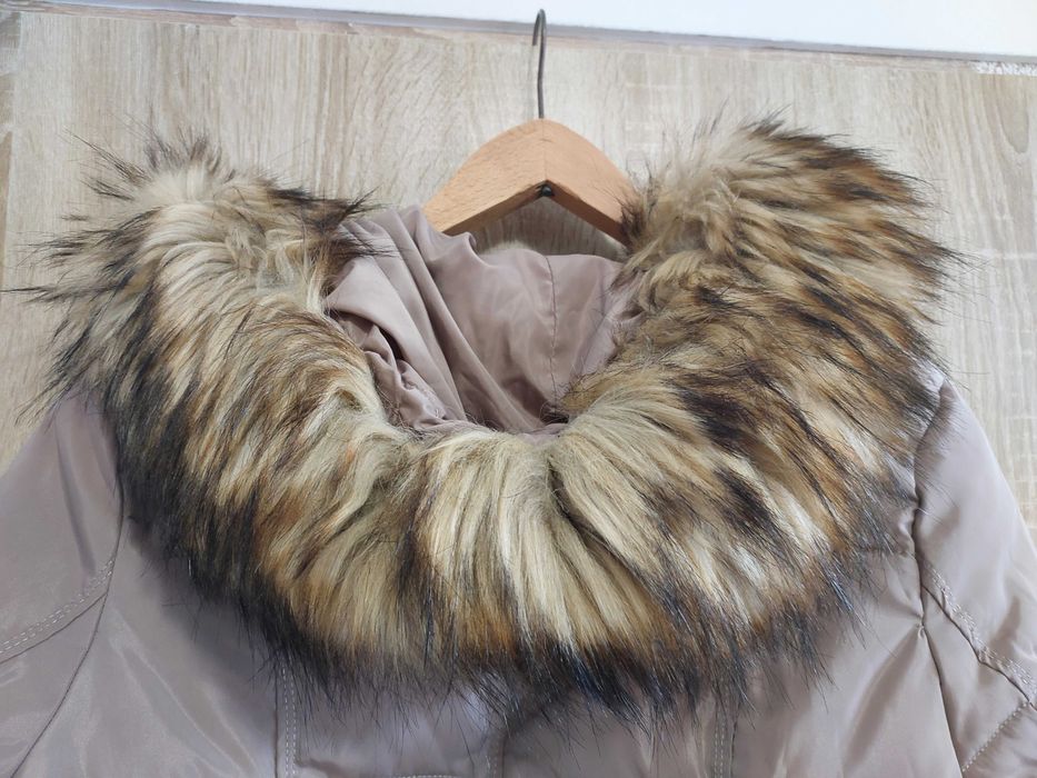 Ciepła zimowa kurtka z kapturem M/L – bardzo dobry stan