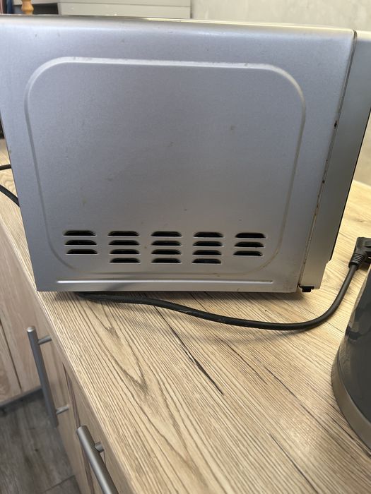 Kuchenka mikrofalowa Sharp, elektroniczna