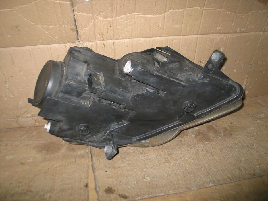 lampa przod vw passat b6 05-10r. 3c0941005s europa