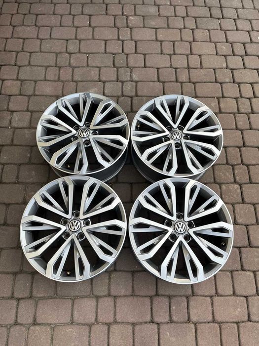 Oryginalne alufelgi Vw 5x112 18 cali Bicolor T-Roc Passat Ateca