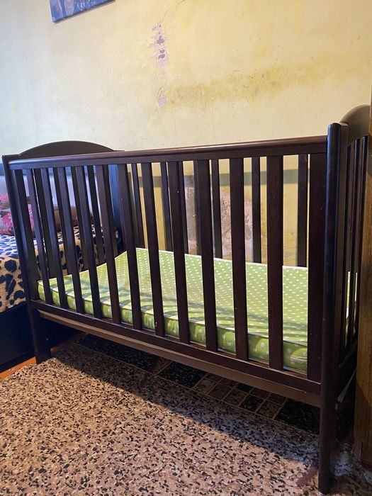 Продам кроватку с маятником