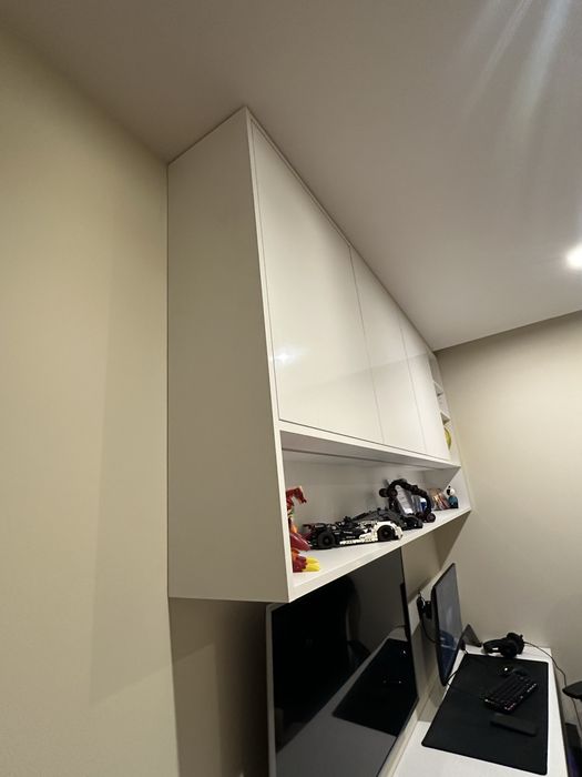 Szafka  szafa biala wiszaca  w polysku z miejscem na led ledy ikea