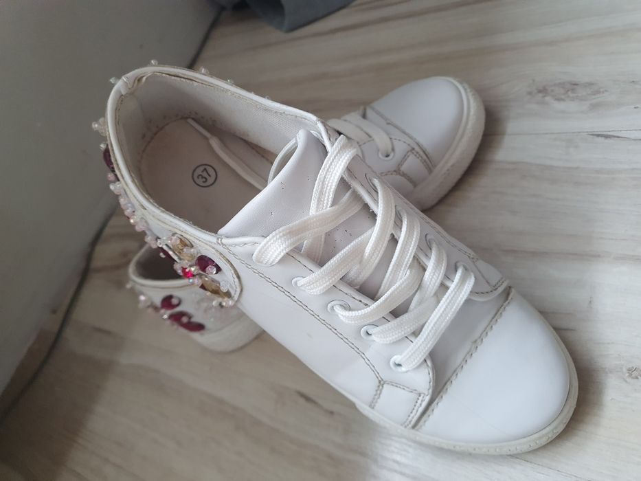 Trampki z kryształkami