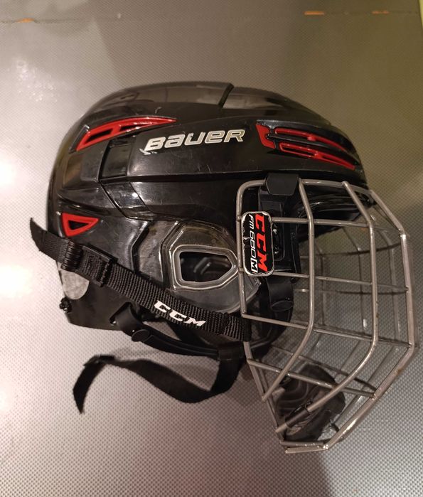 Хоккейный шлем Bauer RE-AKT 100, М,  б/у