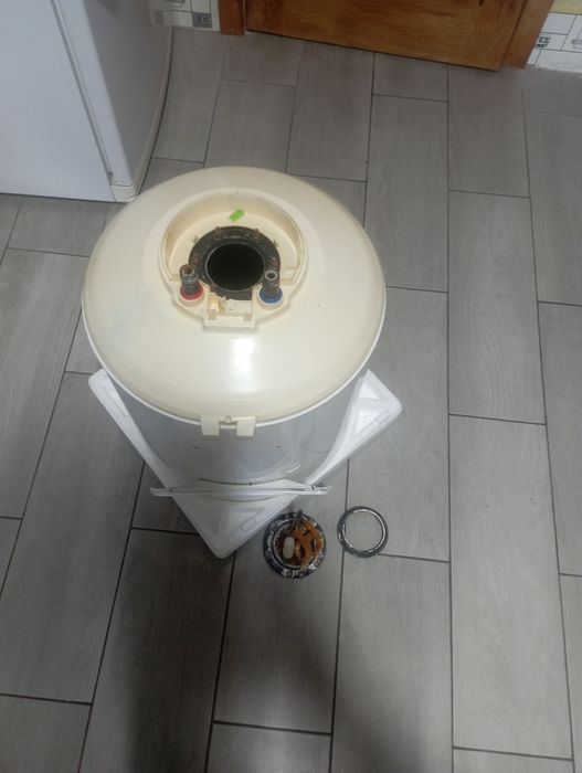 Продам бойлер ROUND 50л