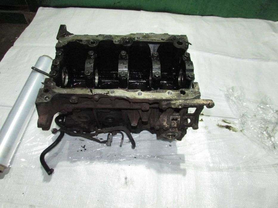 Блок двигуна Тойота Авенсіс т25 2.0 д4д Блок двигателя Toyota Avensis