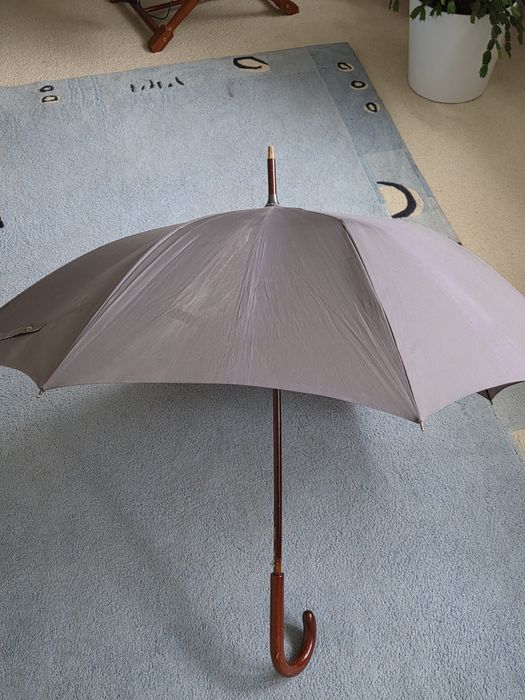 Automatyczna parasolka z drewniana rączka