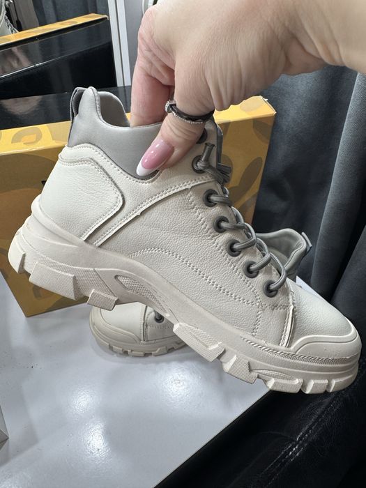 Ботинки жіночі шкіряні