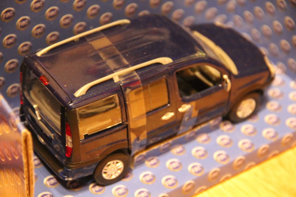 Norev 1/24 fiat doblo