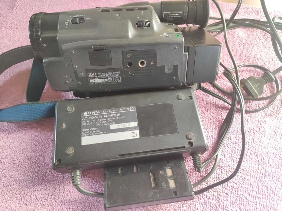 Продам відеокамеру SONY AC-V35