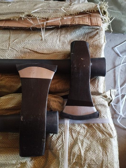 Топор Колун 4000 г с фибергласовой ручкой Hoz.
Топор