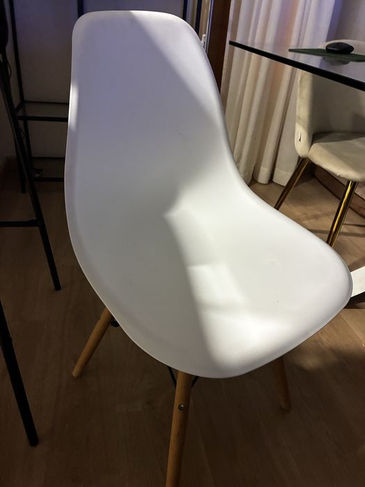 Vendo conjunto de 4 cadeiras como novas