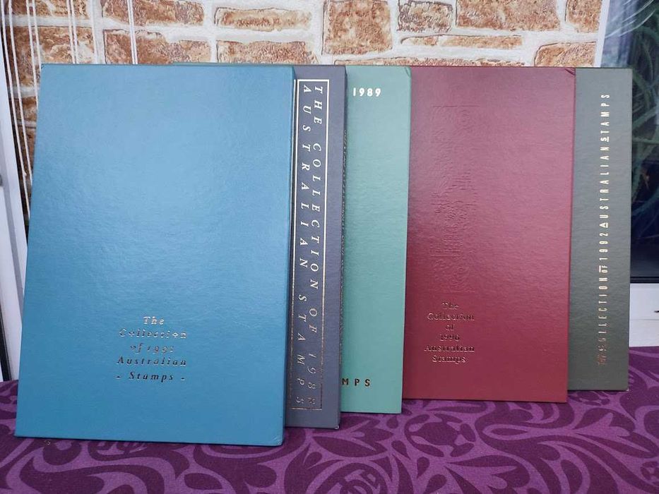 Колекційні альбоми, книги з річними наборами марок Австралії 1988-1992
