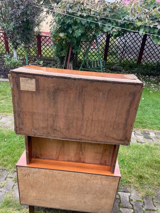 Zestaw starych mebli