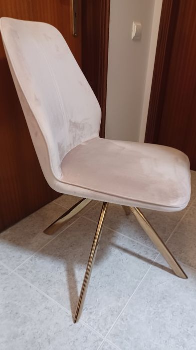 Cadeira giratória rosa e dourado