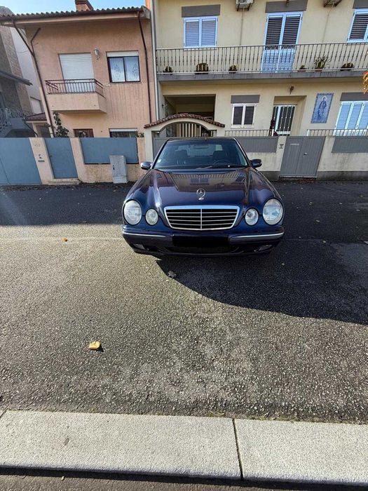 Mercedes E220 impecável