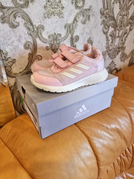 Кросівки adidas на дівчинку