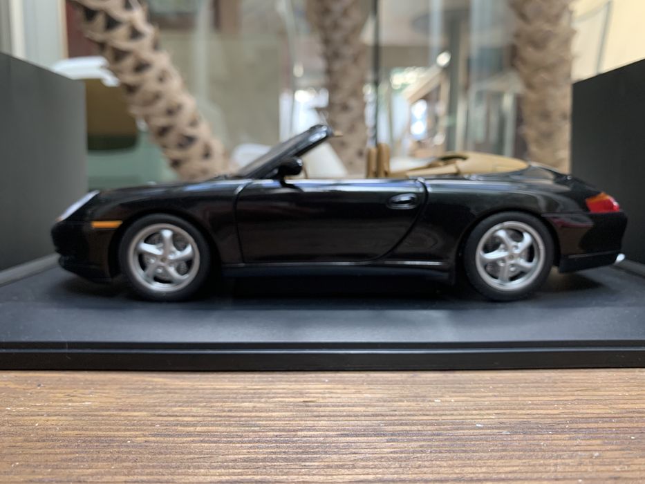 Porsche 996 911 Cabrio 1:18 Dealer edition by UT