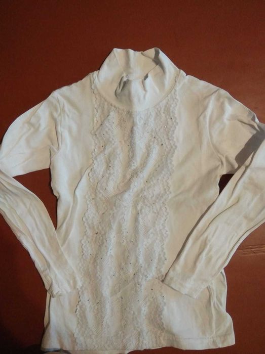 Білий гольф для дівчинки