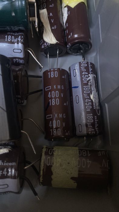 Kondensator elektrolityczny 180 uF 180uF kondensatory nichicon