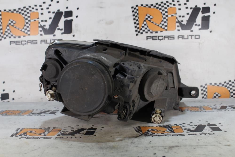 Ótica / farol esquerda VOLKSWAGEN Passat (3C2)