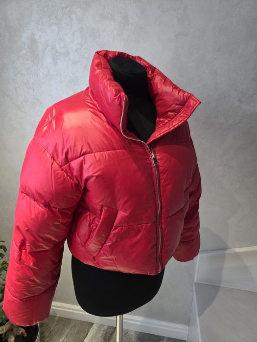Куртка коротка червона. Нова. Розмір с-м.