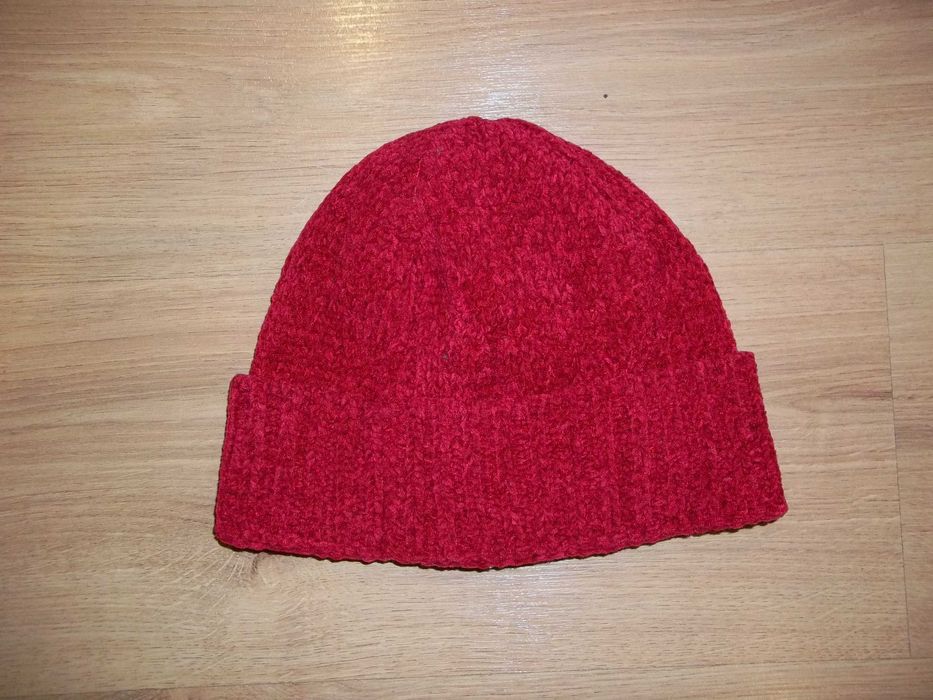 Жіноча шапка вязана.