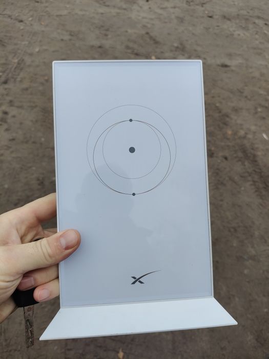 Части SpaceX Starlink Mesh с кабелем