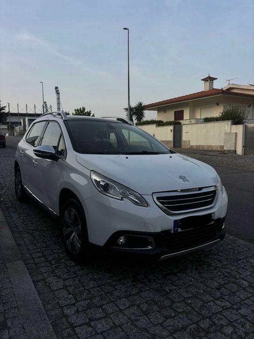 Peugeot 2008 1.2 VTi 82 Allure - Teto Panorâmico - Muito Estimado