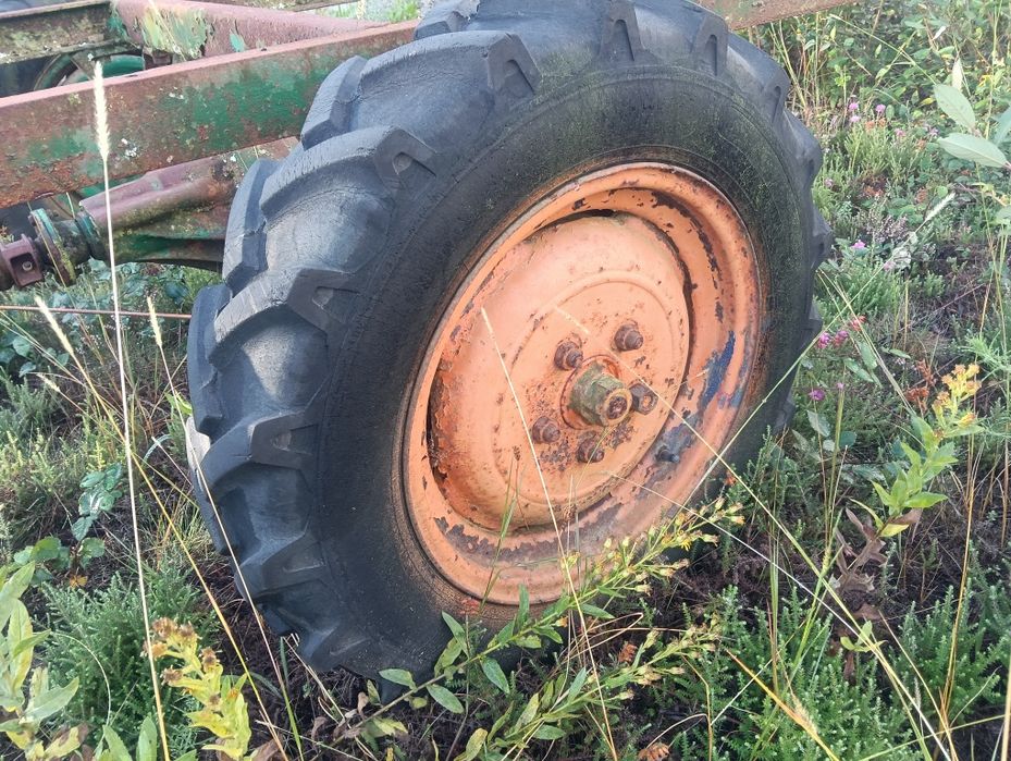 Atrelado com tração para moto cultivador