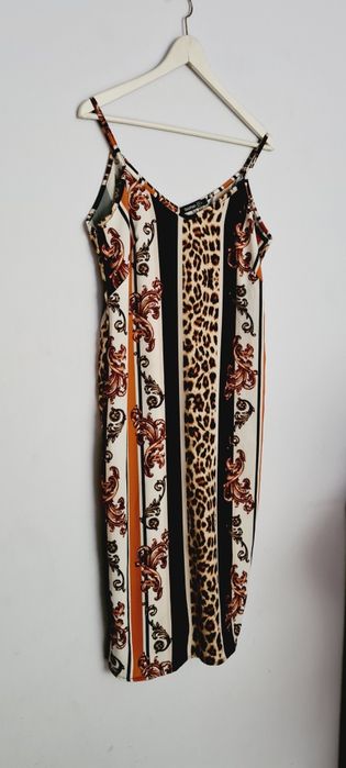 Sukienka na ramiączkach panterka Boohoo s/m