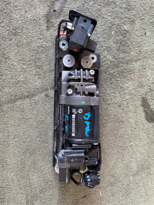 Компресор пневмопідвіски BMW F01 F02 F07 — 6794465