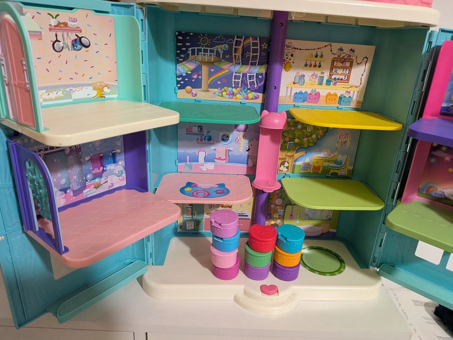 Gabby's dollhouse