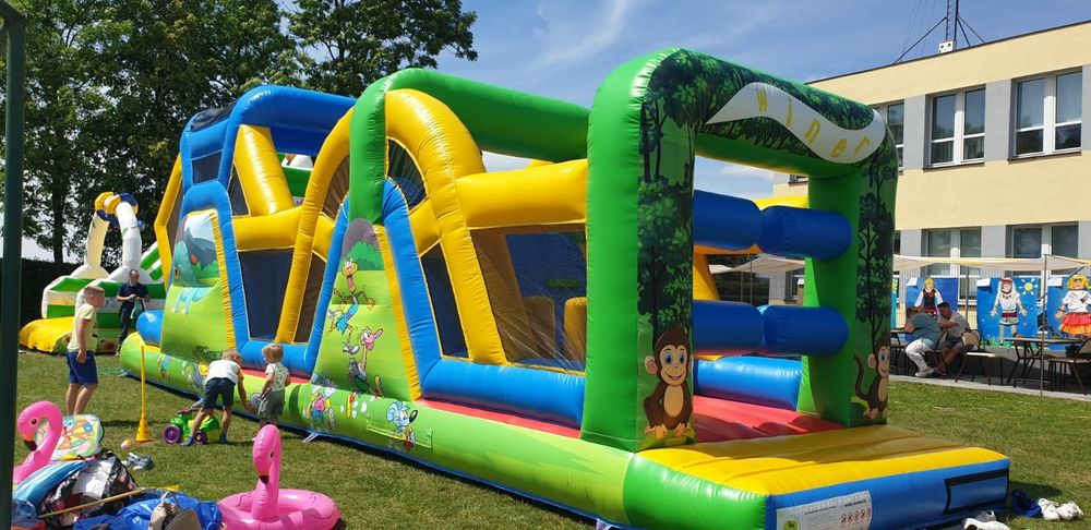 Dmuchańce, zjeżdżalnie, kule wodne, tory przeszkód