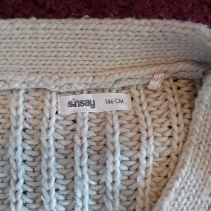 Sweter         .