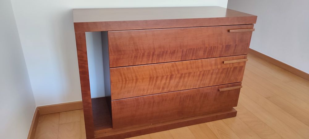 Cómoda / Aparador em Madeira – 3 Gavetas + Espaço de Arrumação