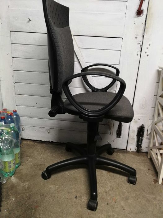 Sprzedam fotele obrotowe od 40 do 80 zł. i krzesła składane, w opisie