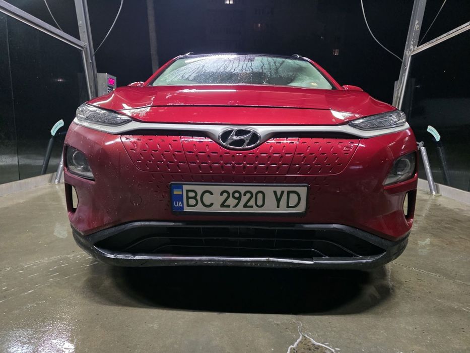 Hyundai kona electric 2019 рік, 64кв, 140000 гарна комплектація