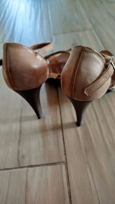 Buty na obcasie 37 skóra naturalna