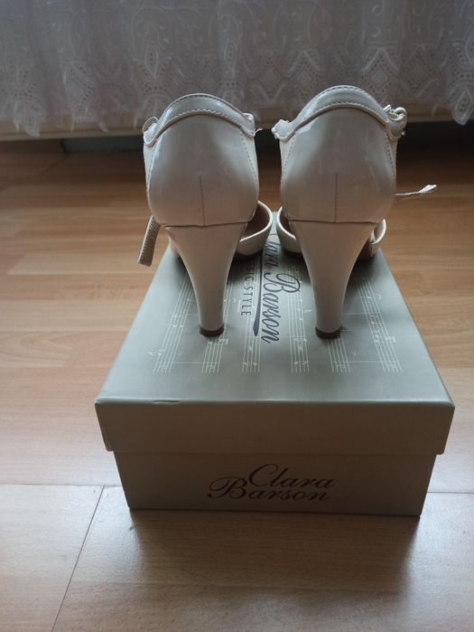 Buty na obcasie roz. 39 Clara Barson