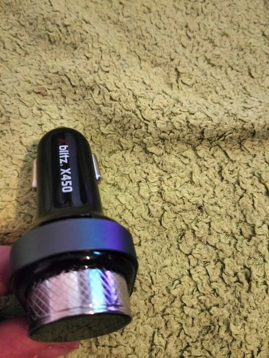 Zestaw głośnomówiący do auta