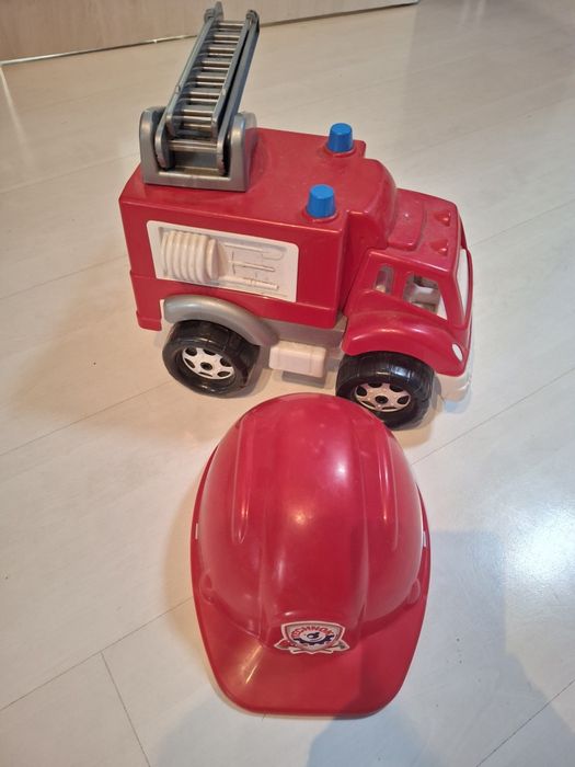 Іграшки різні машинки