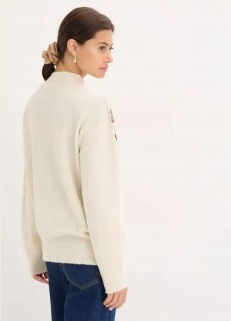 B.P.C sweter beżowy z cekinami 36/38.