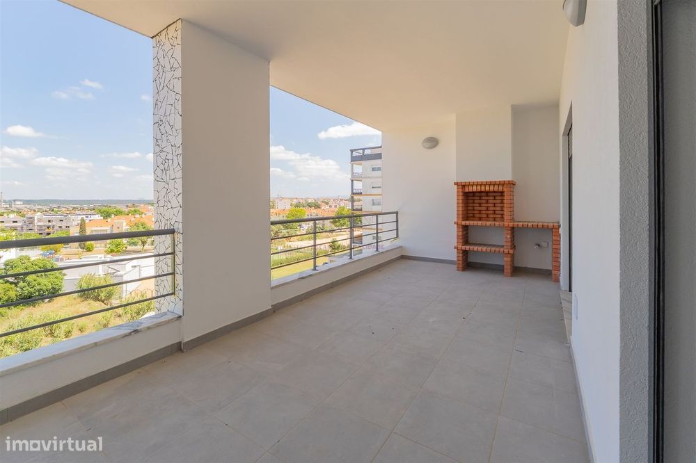 T3 Duplex com Terraço, Churrasqueira e 2 lugares de estacionamento | C