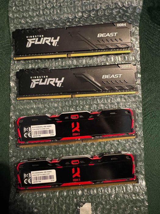 Pamięć RAM DDR4 używana, pojemność 32GB (4x8GB) w wersji 3000 MHz i 3200 MHz. KINGSTON i GOODRAM