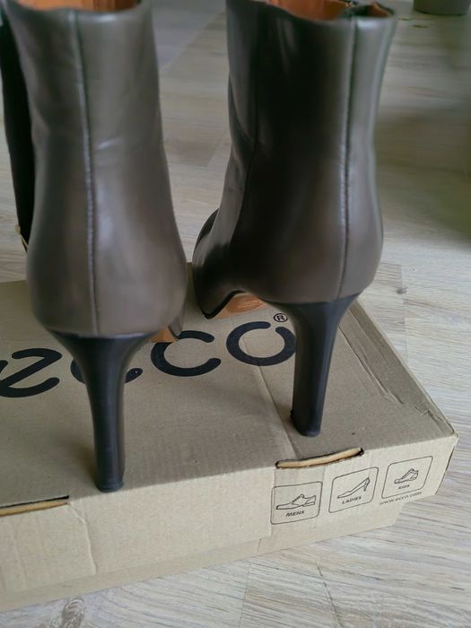 Other stories, 38, skóra, and khaki