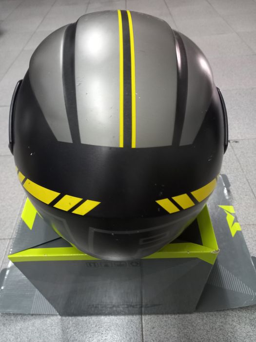 Capacetes  2 usados AGV e LC2