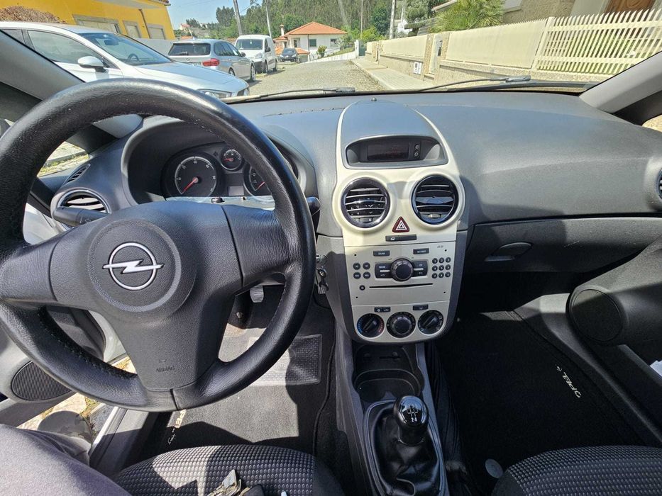 Opel Corsa comercial