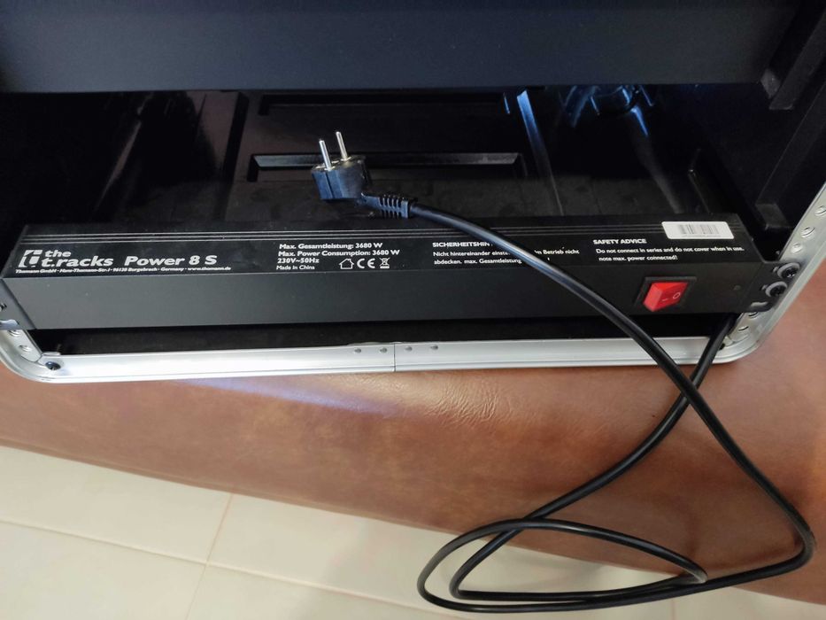 Ficha para rack The t.racks power 8 s