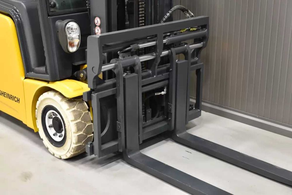 EMPILHADOR JUNGHEINRICH EFG 215 (RECONDICIONADO)